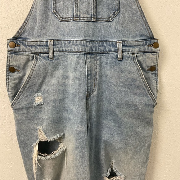 Wild Fable Target Denim Distrssed Oversized Overalls, size M - Picture 6 of 13